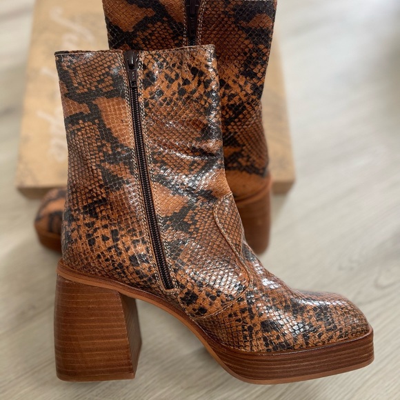 Free People Shoes - FREE PEOPLE BOOTS Ruby Shine Platform Brown Boot Snake Snake skin Size 39.5 US 9